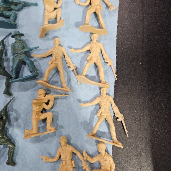 Lot of plastic army men - Picture 2 of 9